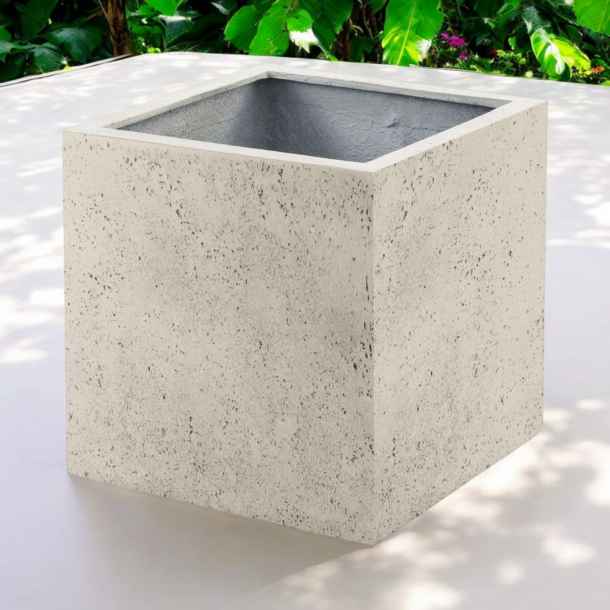 Pot Grigo Cube Antique White – Luxe en stijlvol voor jouw tuin